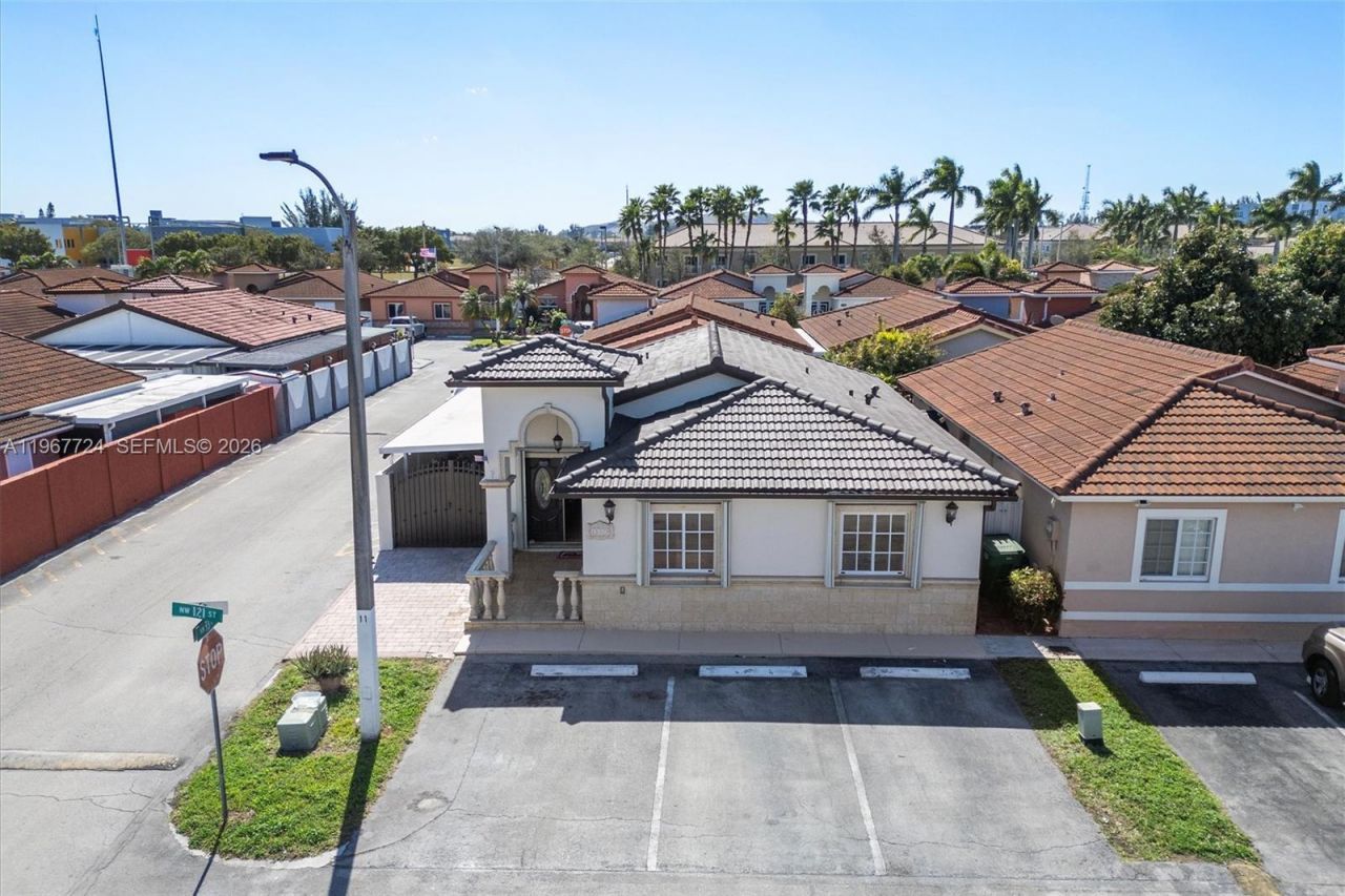 9326 NW 121st St, Unit 115, Hialeah Gardens, FL 33018 Photo