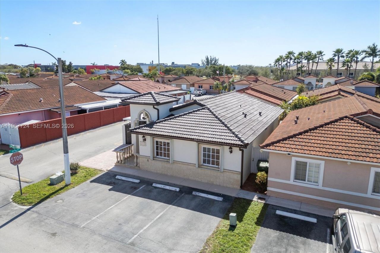 9326 NW 121st St, Unit 115, Hialeah Gardens, FL 33018 Photo