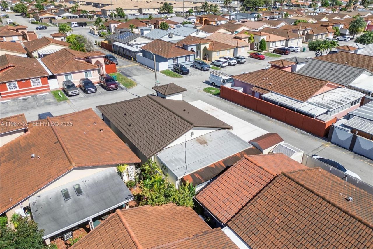 9326 NW 121st St, Unit 115, Hialeah Gardens, FL 33018 Photo