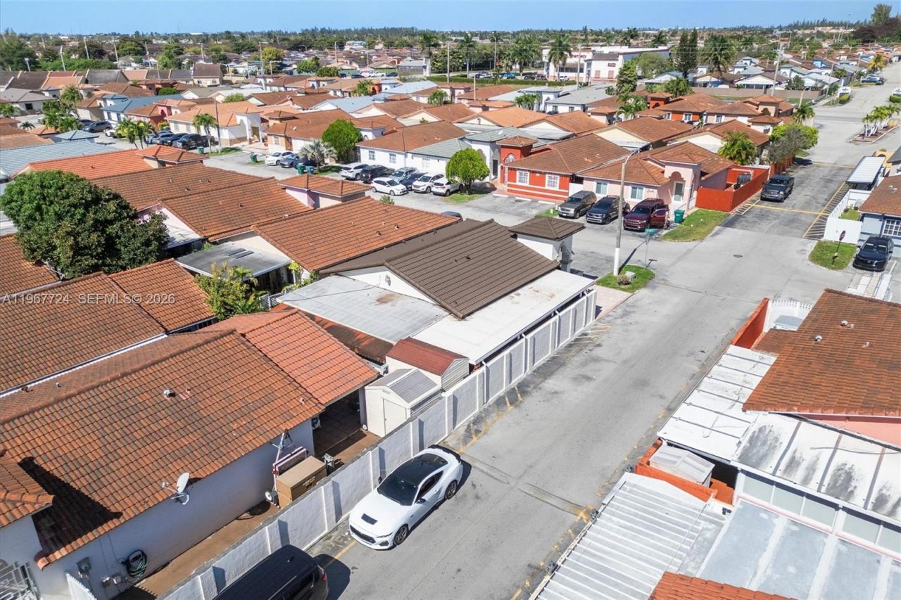 9326 NW 121st St, Unit 115, Hialeah Gardens, FL 33018 Photo