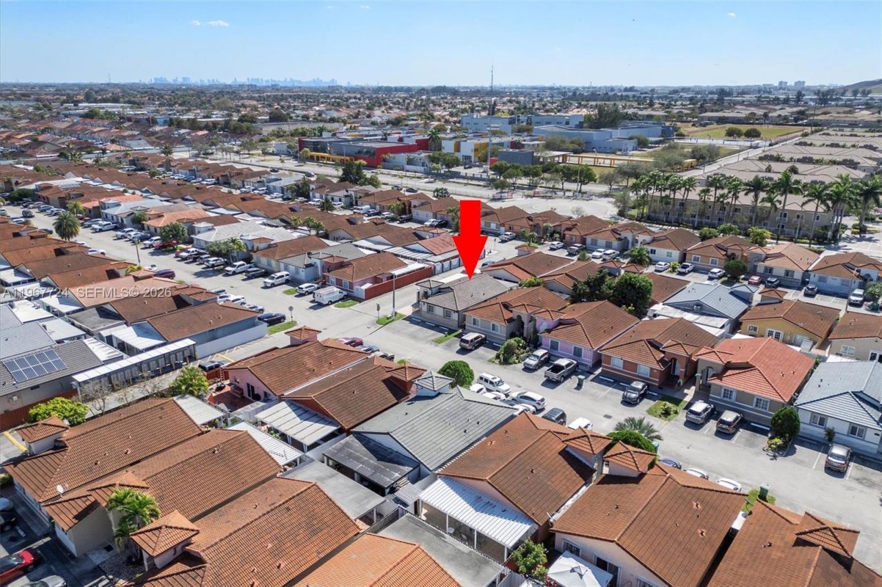 9326 NW 121st St, Unit 115, Hialeah Gardens, FL 33018 Photo