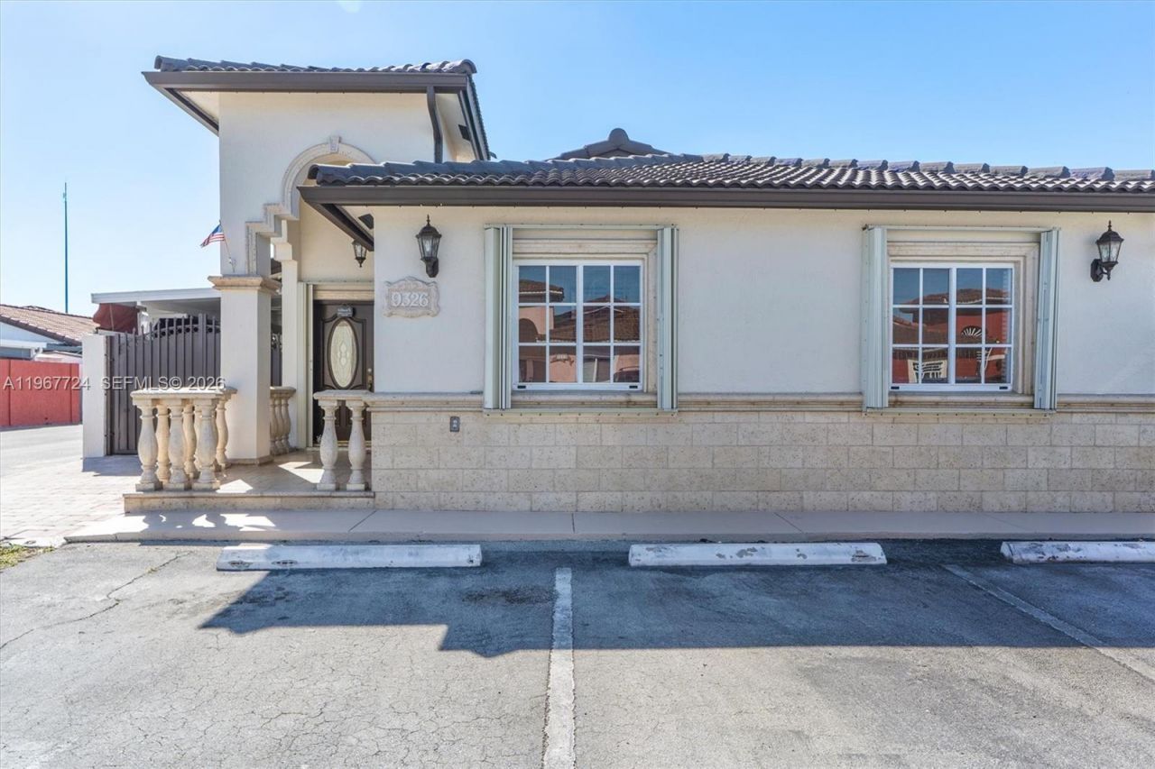 9326 NW 121st St, Unit 115, Hialeah Gardens, FL 33018 Photo