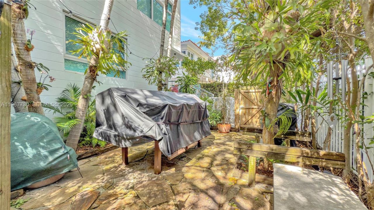 734 Michigan Ave, Miami Beach, FL 33139 Photo