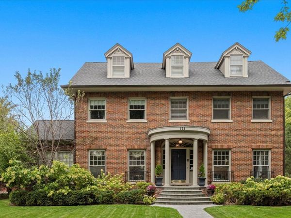 121 Robsart Road, Kenilworth, IL 60043