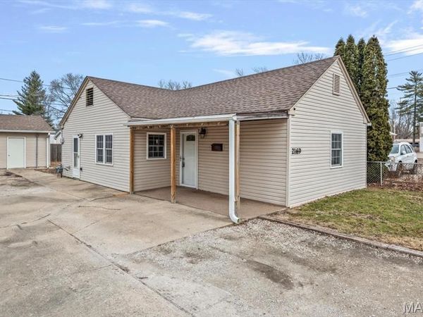 2169 NORTH GRAND Avenue , Grandview, IL 62702