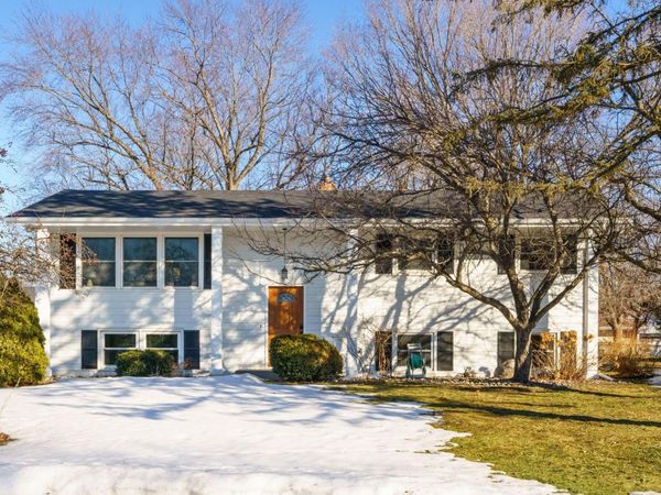 1404 Primrose Curve, Roseville, MN 55113