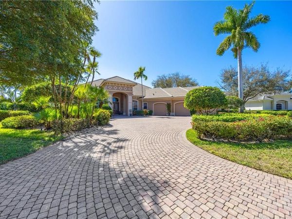 1687 Persimmon DR, NAPLES, FL 34109