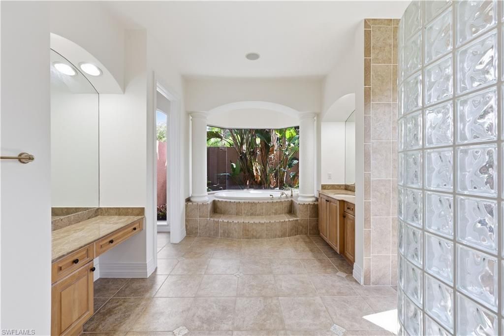 1687 Persimmon Dr, Naples, FL 34109 Photo