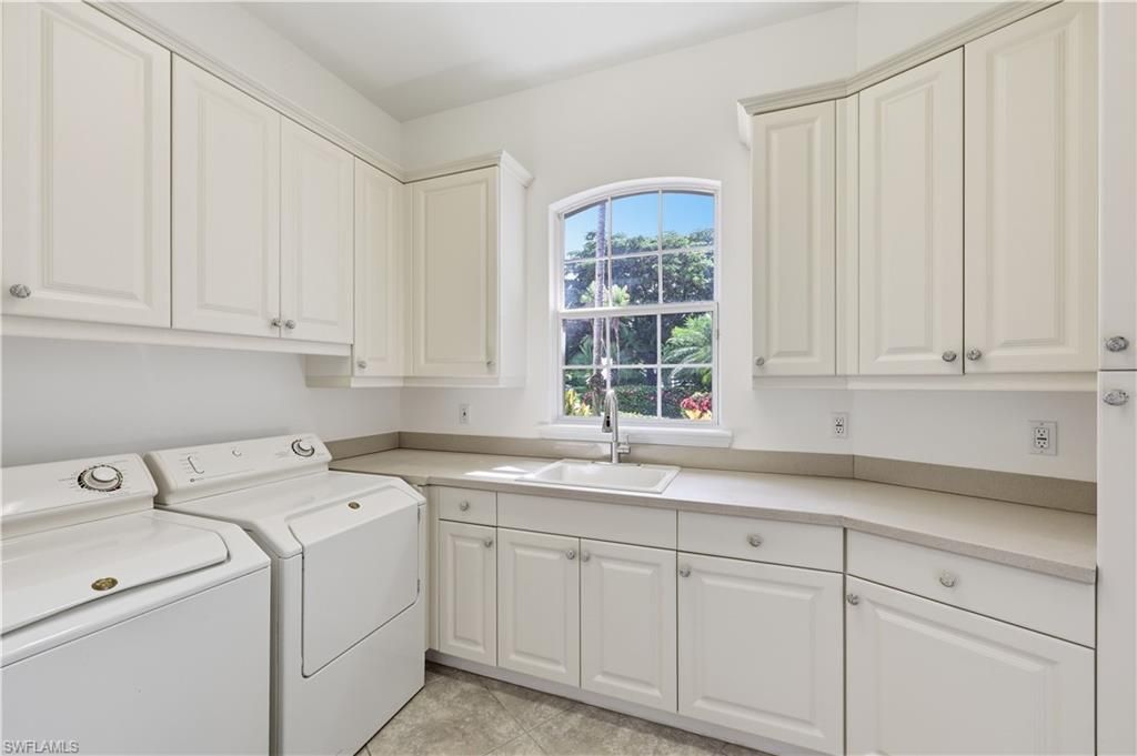 1687 Persimmon Dr, Naples, FL 34109 Photo