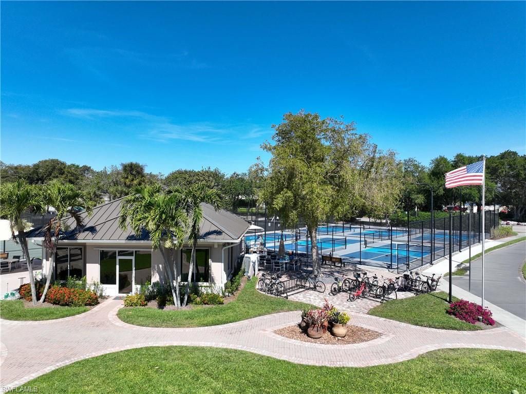 1687 Persimmon Dr, Naples, FL 34109 Photo