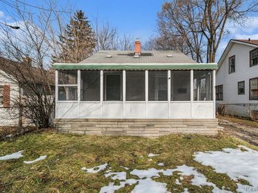 40 W Strathmore Avenue, Pontiac, MI 48340