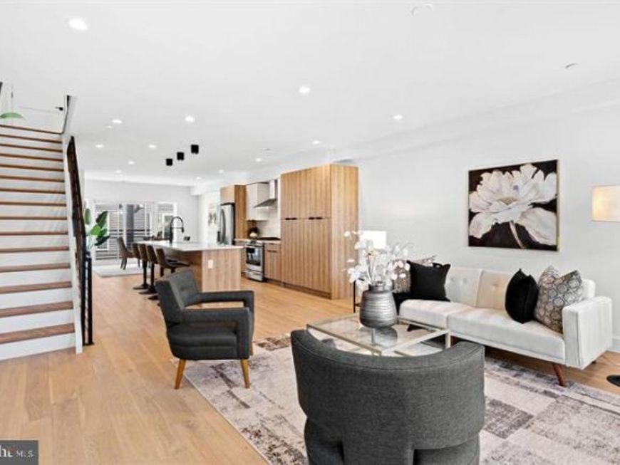 2812 S 9th Street, Philadelphia, PA 19148 Main Photo