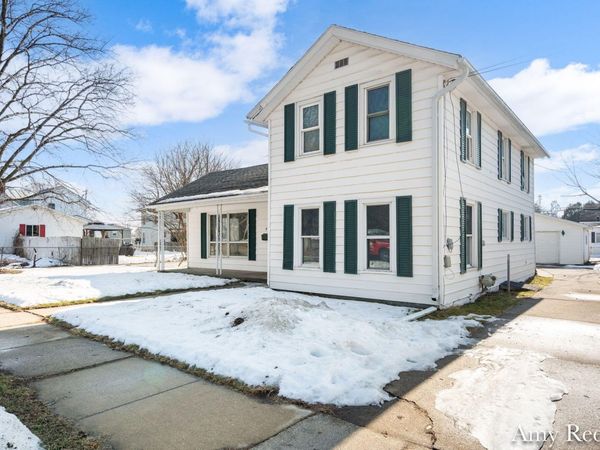 418 Elm Street SE, Lowell, MI 49331