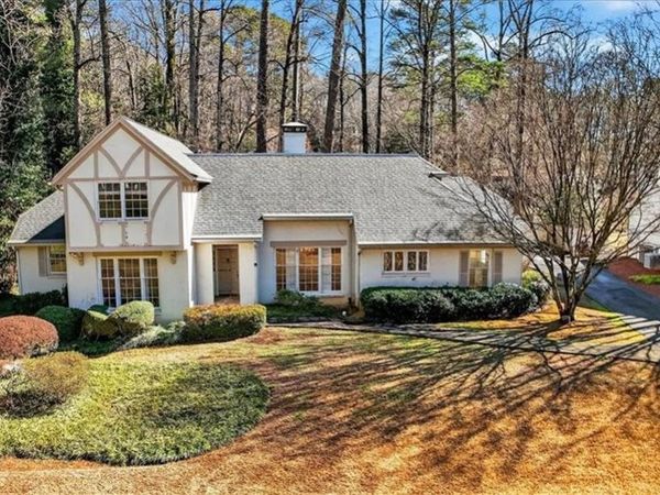 561 Bridgewater Drive , Atlanta, GA 30328