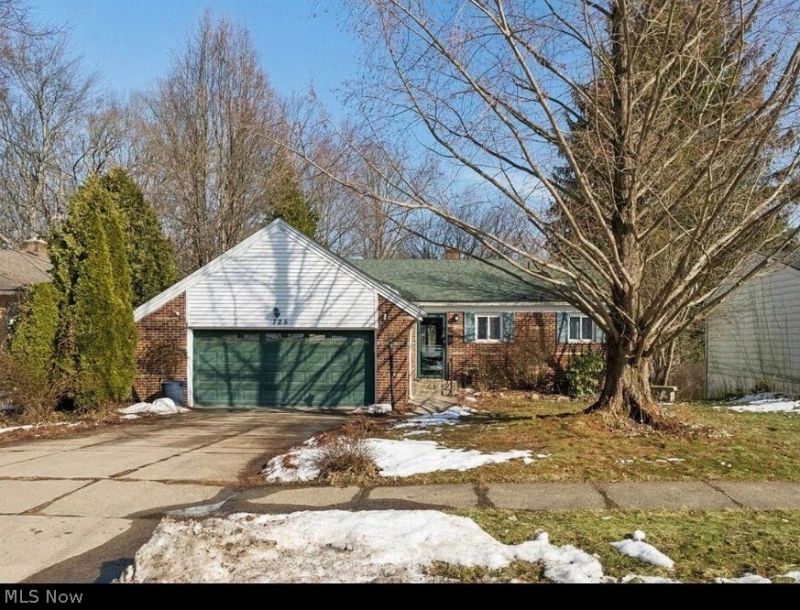 725 N Hawkins Avenue, Akron, OH 44313 Main Photo