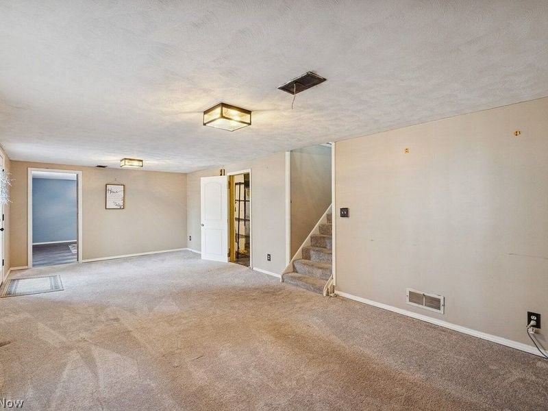 725 N Hawkins Avenue, Akron, OH 44313 Photo 33