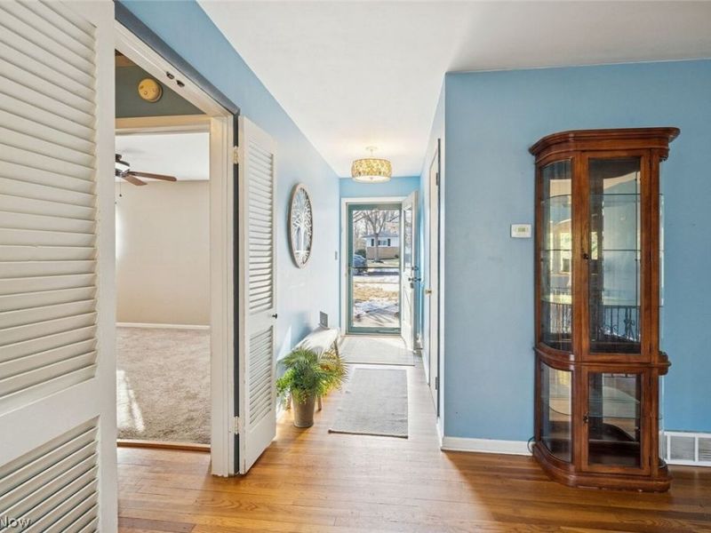 725 N Hawkins Avenue, Akron, OH 44313 Photo 9