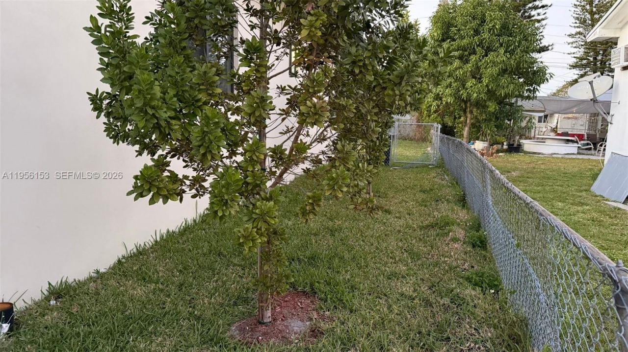 915 NW 104 St , Unit B-Back, Miami, FL 33150 Photo