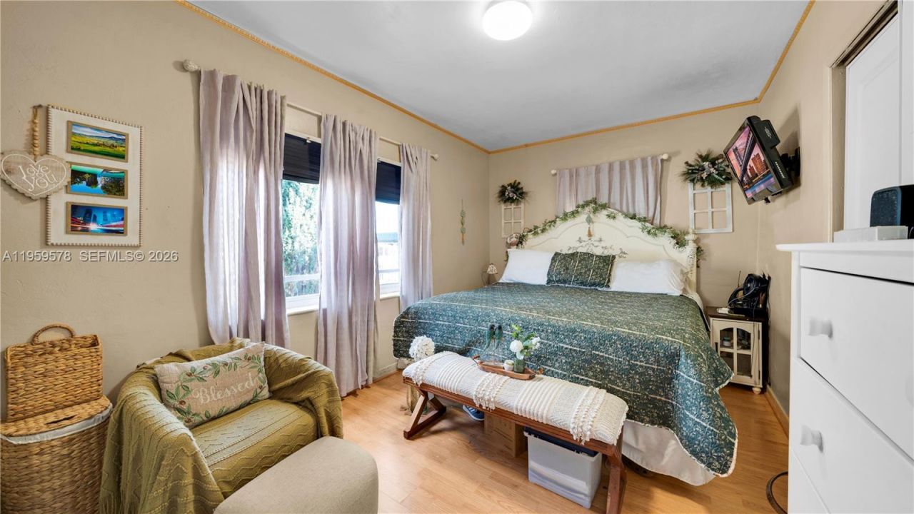 360 W 55th St, Hialeah, FL 33012 Photo