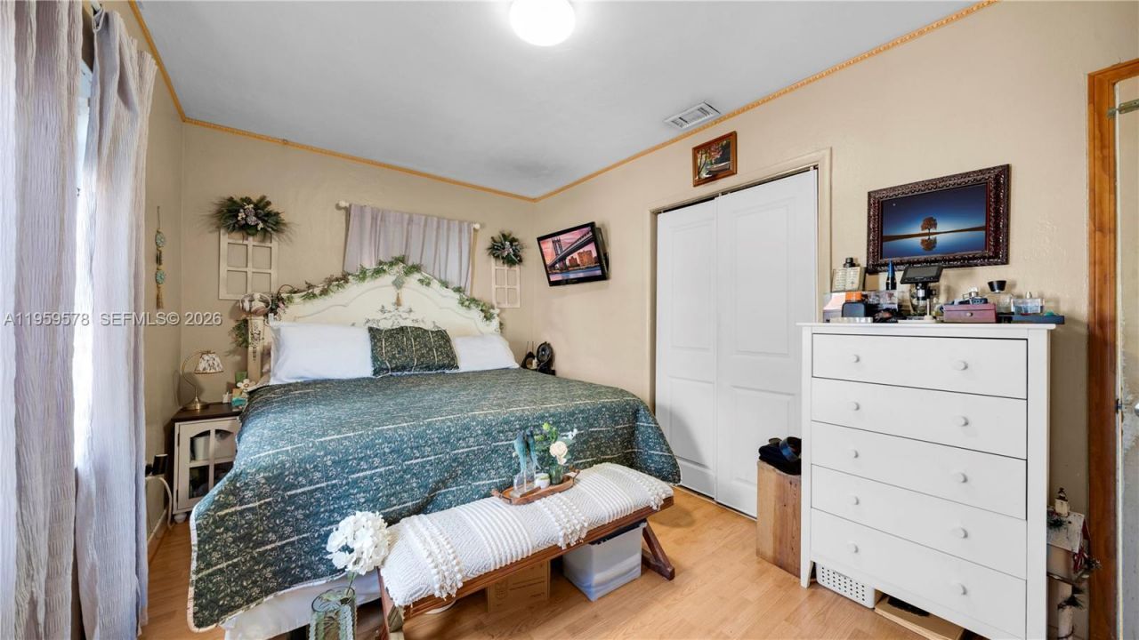 360 W 55th St, Hialeah, FL 33012 Photo