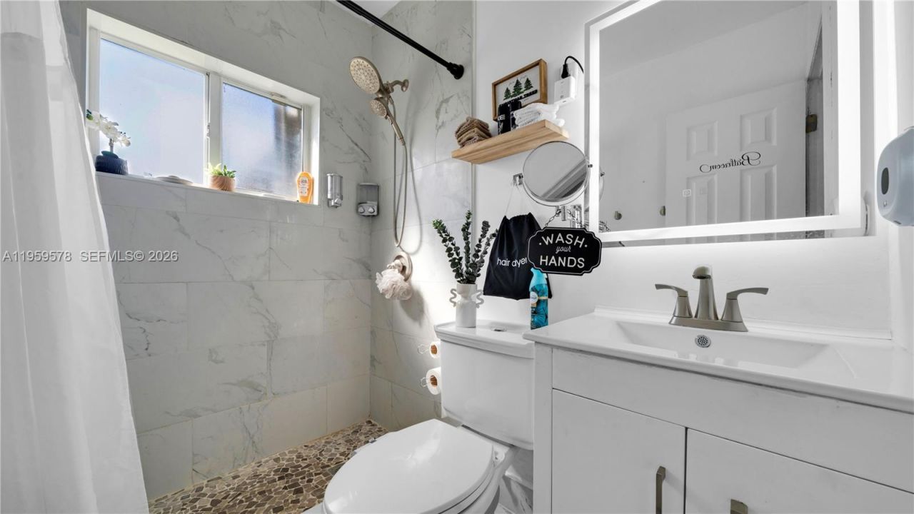 360 W 55th St, Hialeah, FL 33012 Photo