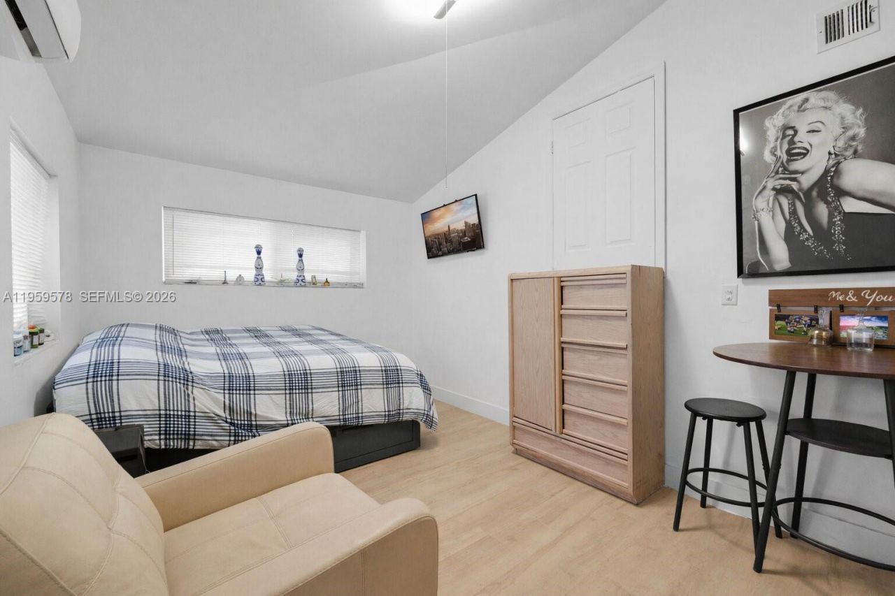 360 W 55th St, Hialeah, FL 33012 Photo