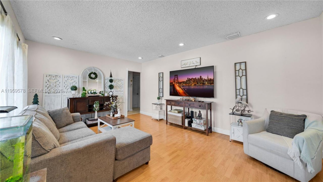 360 W 55th St, Hialeah, FL 33012 Photo