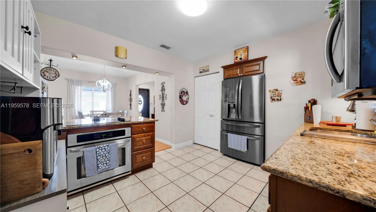 360 W 55th St, Hialeah, FL 33012 Photo