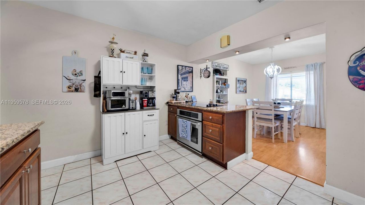 360 W 55th St, Hialeah, FL 33012 Photo