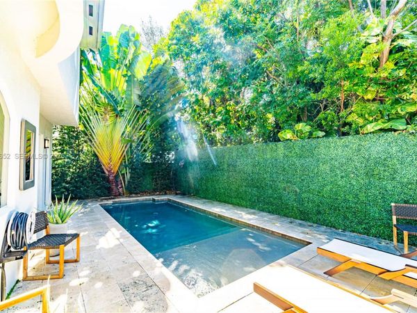 2752 Brickell Ct , Miami, FL 33129