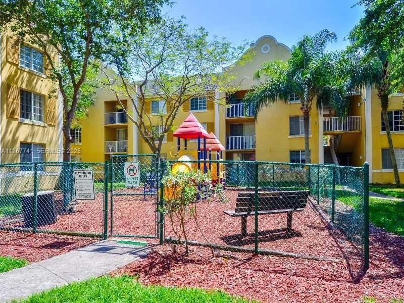 11165 SW 6th St , Unit 302, Pembroke Pines, FL 33025 Photo