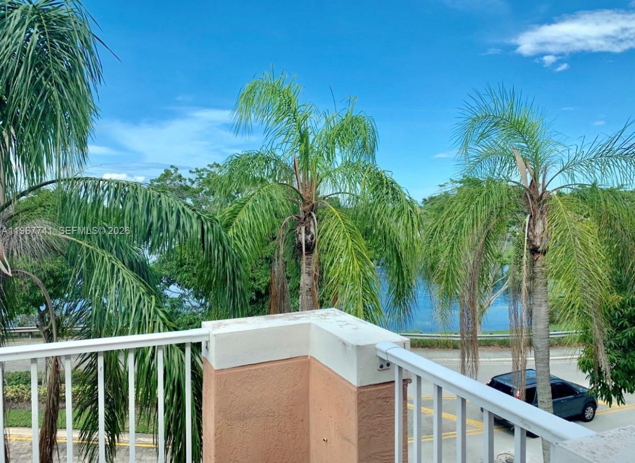 11165 SW 6th St , Unit 302, Pembroke Pines, FL 33025 Photo