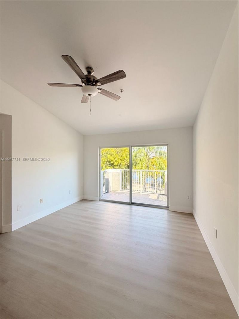 11165 SW 6th St , Unit 302, Pembroke Pines, FL 33025 Photo