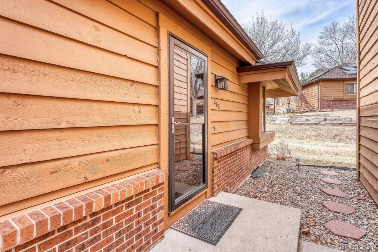 200 S Dearborn Circle, Aurora, CO 80012 Main Photo