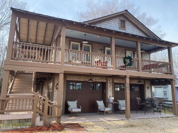 2704 Waccamaw Shores Road, Lake Waccamaw, NC 28450