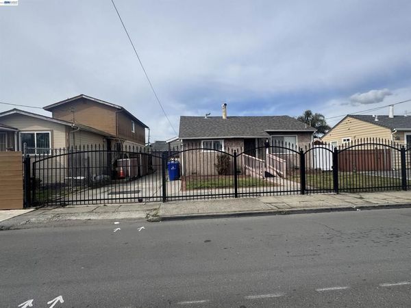 1021 1021 72nd Ave, Oakland, CA 94621