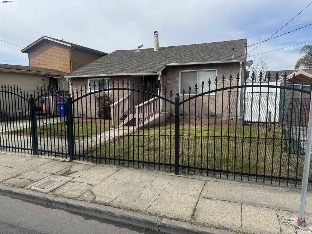 1021 1021 72nd Ave, Oakland, CA 94621 Main Photo