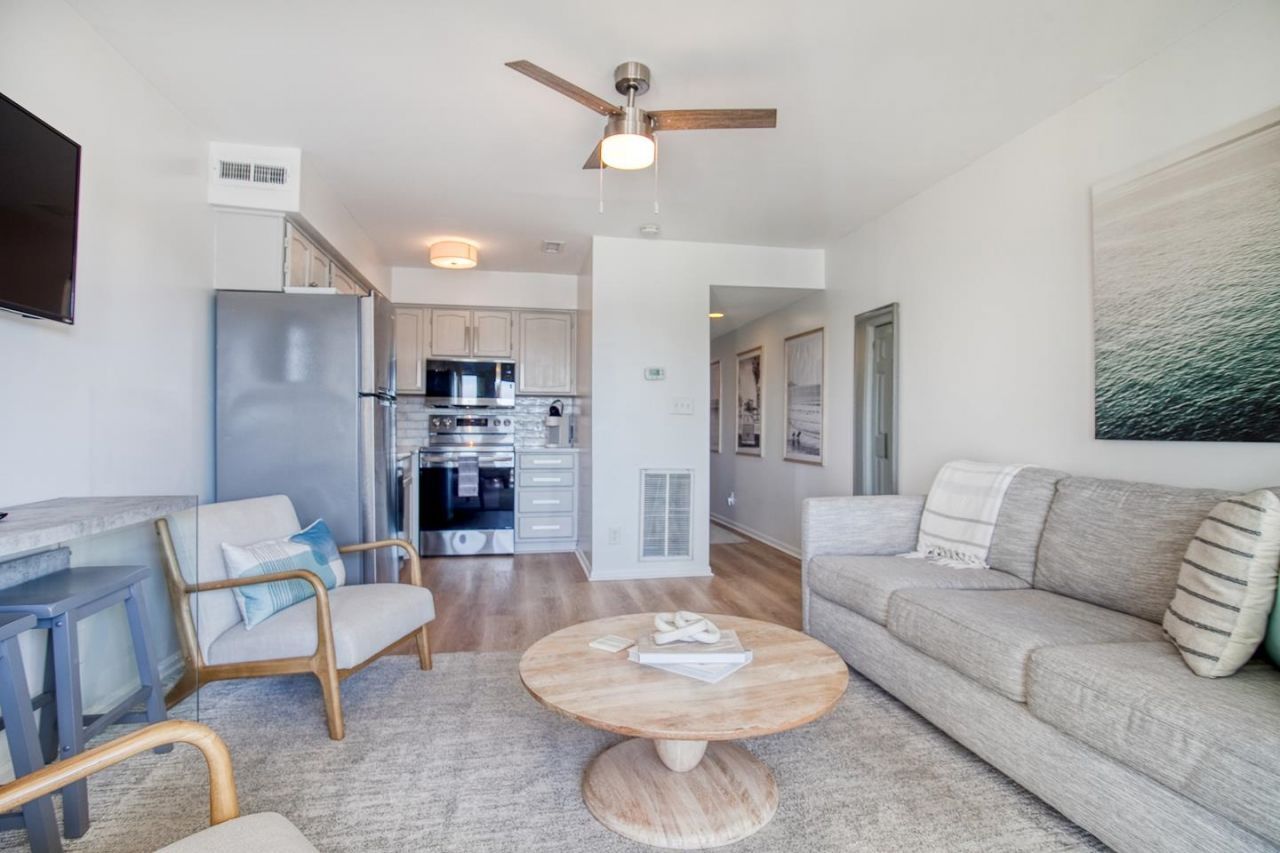 301 N Waccamaw Dr. Photo 4