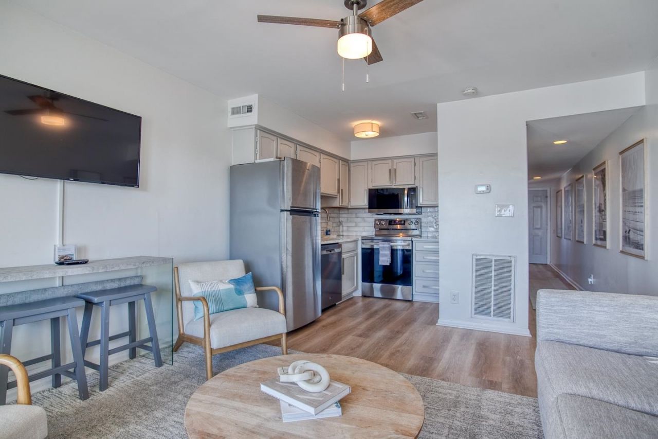 301 N Waccamaw Dr. Photo 6