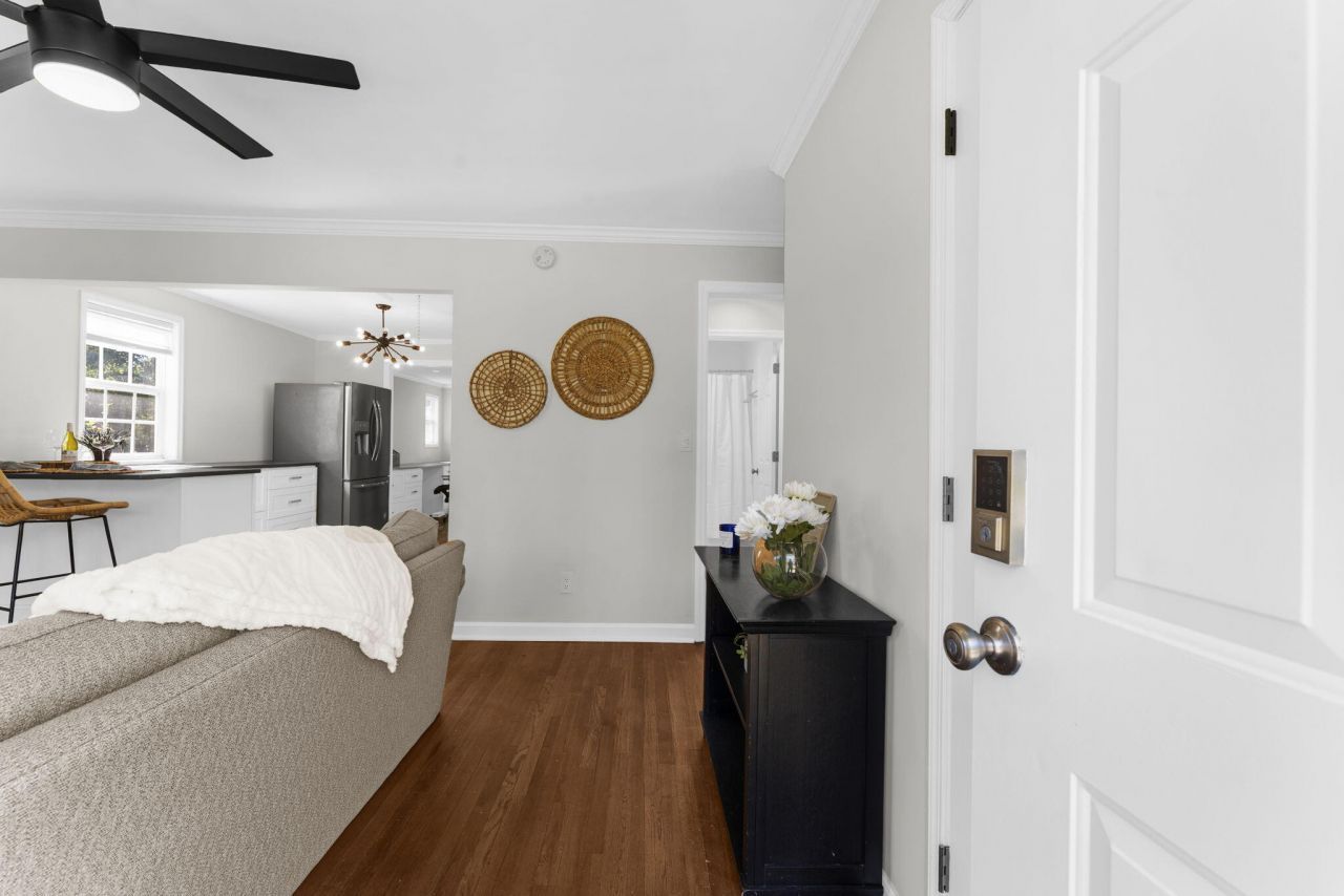 4973 Alpha Street Photo 5