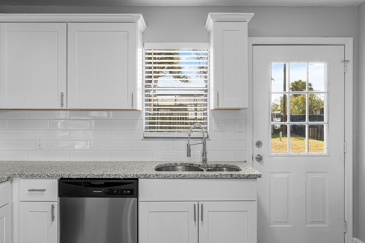 908 Landsdowne Drive, Sebastian, FL 32958 Photo