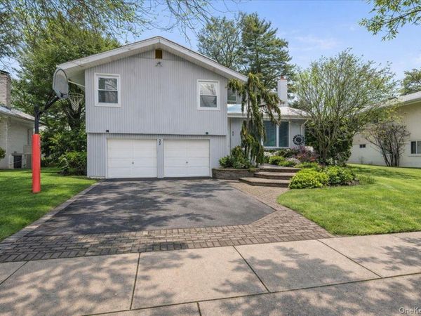 32 Middle Lane , Jericho, NY 11753