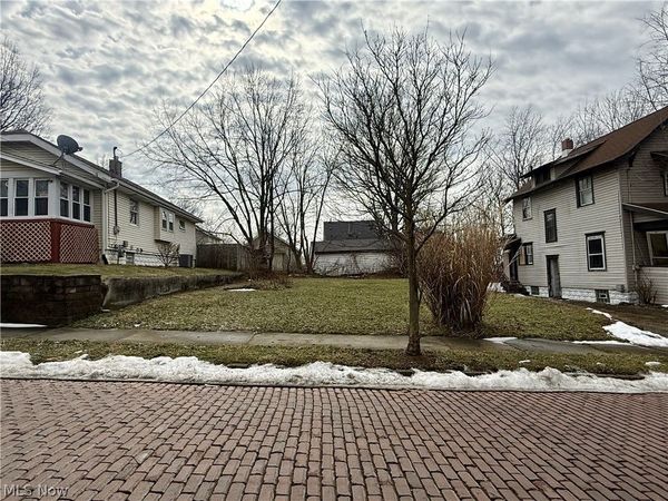 26 Brighton Drive, Akron, OH 44301