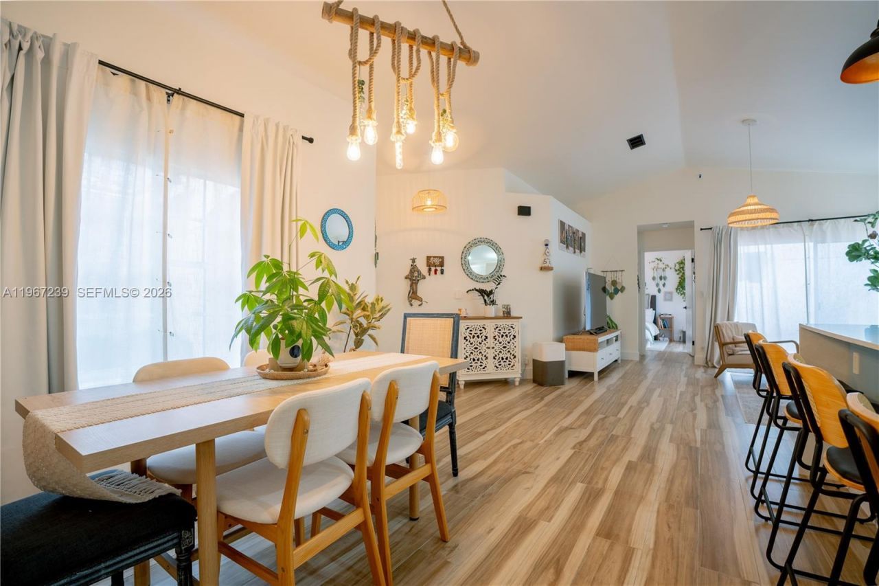 17235 NW 7th St, Pembroke Pines, FL 33029 Photo