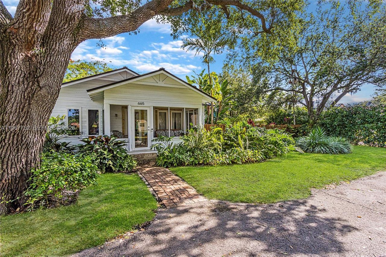 665 NE 120th St, Biscayne Park, FL 33161 Photo