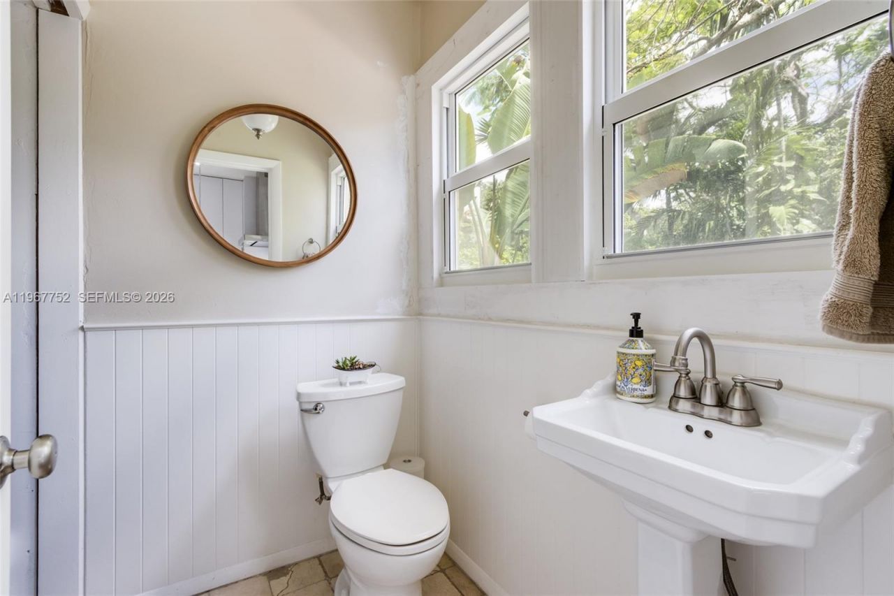 665 NE 120th St, Biscayne Park, FL 33161 Photo