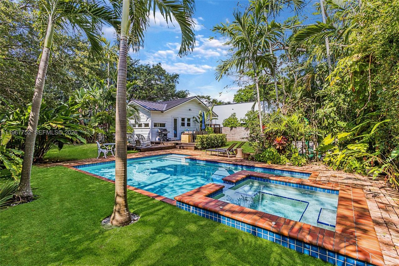 665 NE 120th St, Biscayne Park, FL 33161 Photo