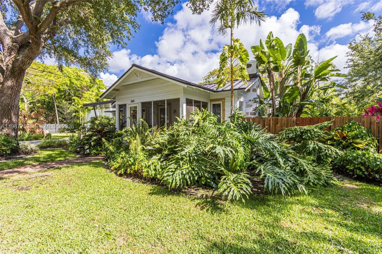 665 NE 120th St, Biscayne Park, FL 33161 Photo