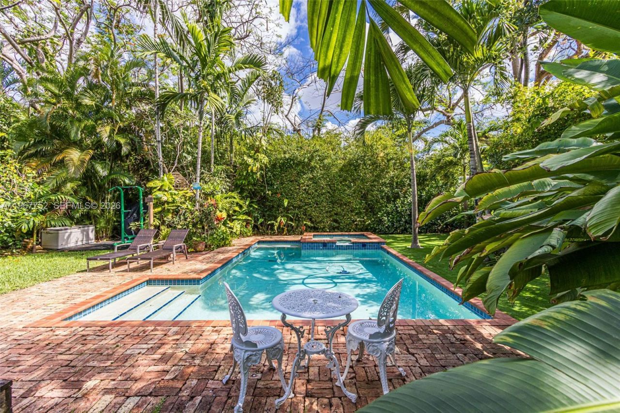 665 NE 120th St, Biscayne Park, FL 33161 Photo