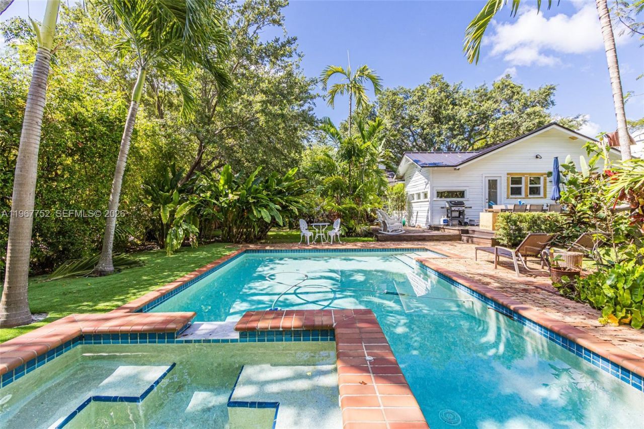 665 NE 120th St, Biscayne Park, FL 33161 Photo